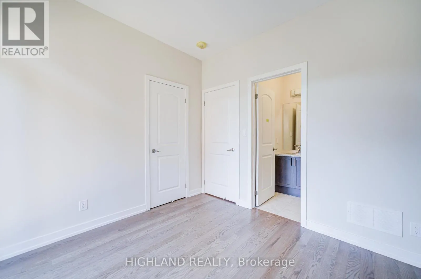 1170 DARTMOUTH CRESCENT