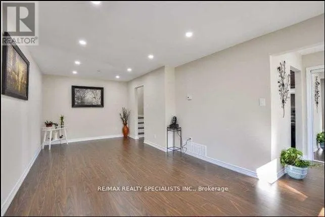 UPPER - 13 MONTJOY CRESCENT