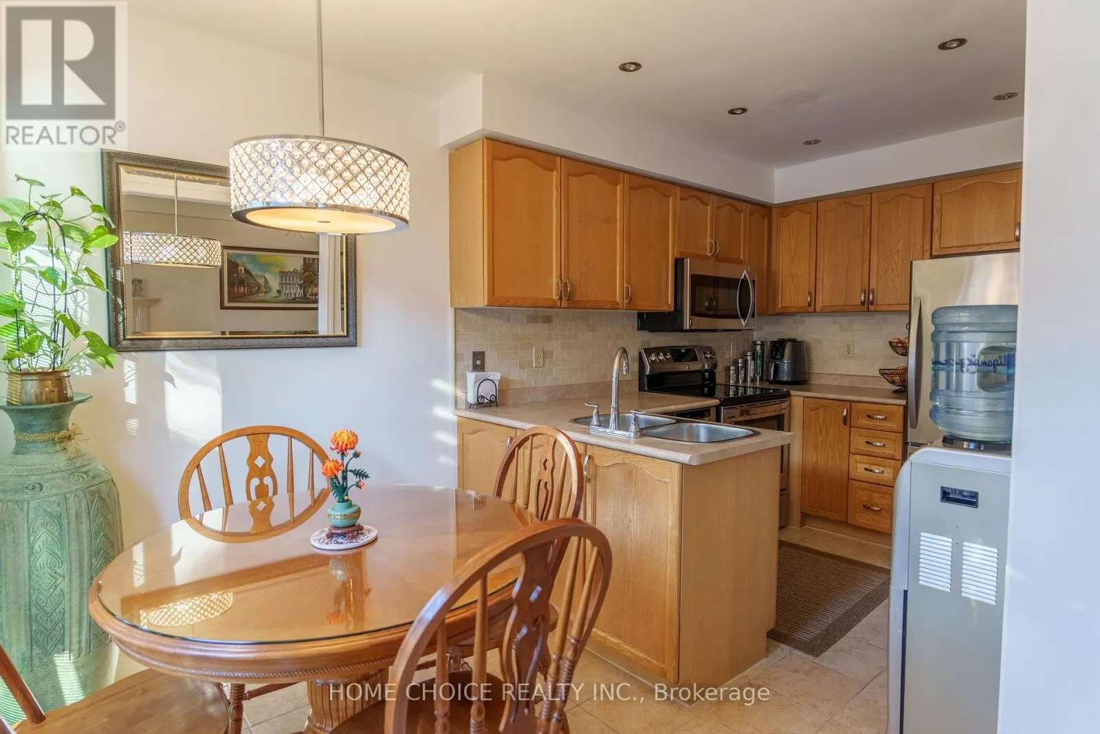 914 APPLECROFT CIRCLE