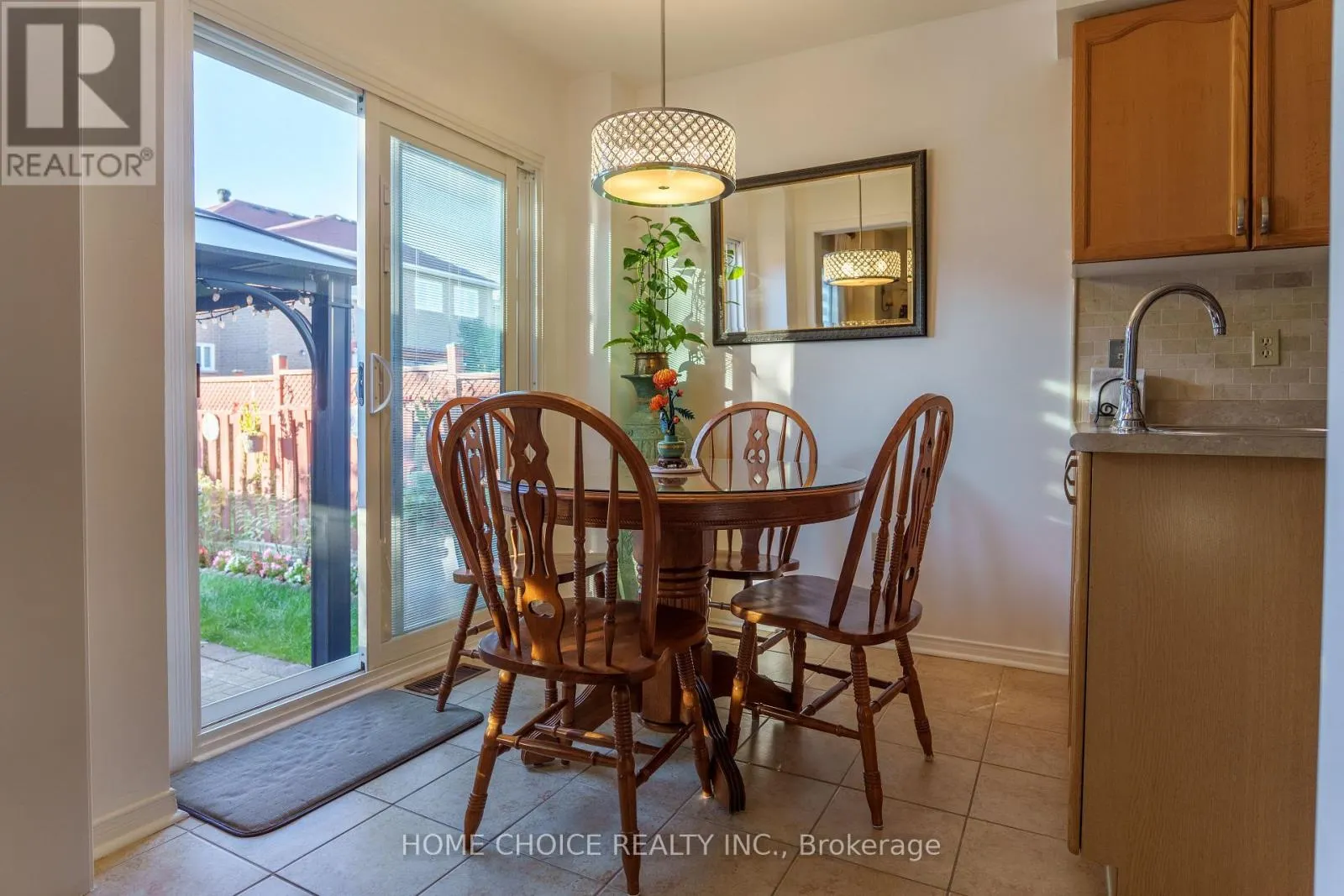 914 APPLECROFT CIRCLE