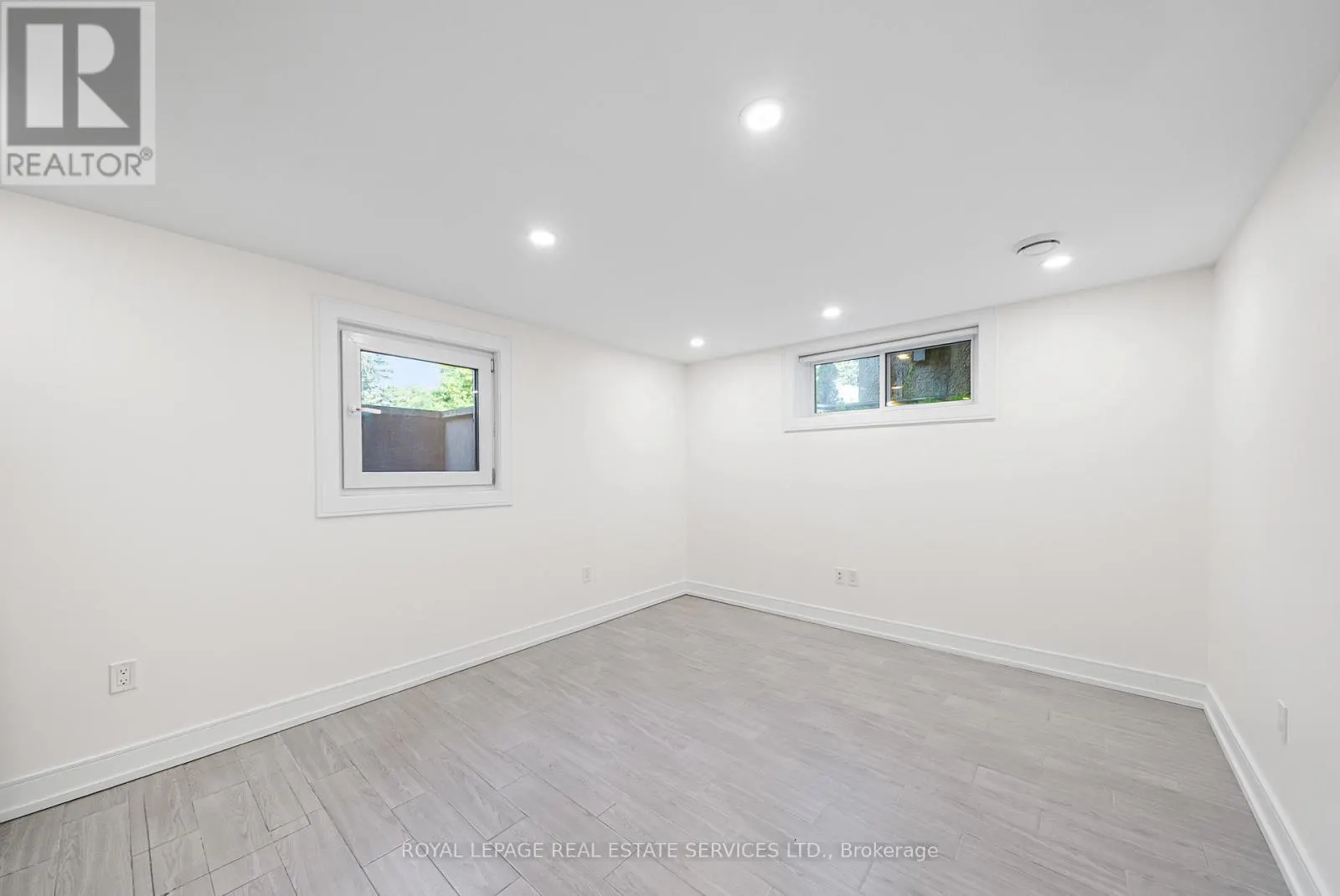 3 - 50 ARCADIAN CIRCLE