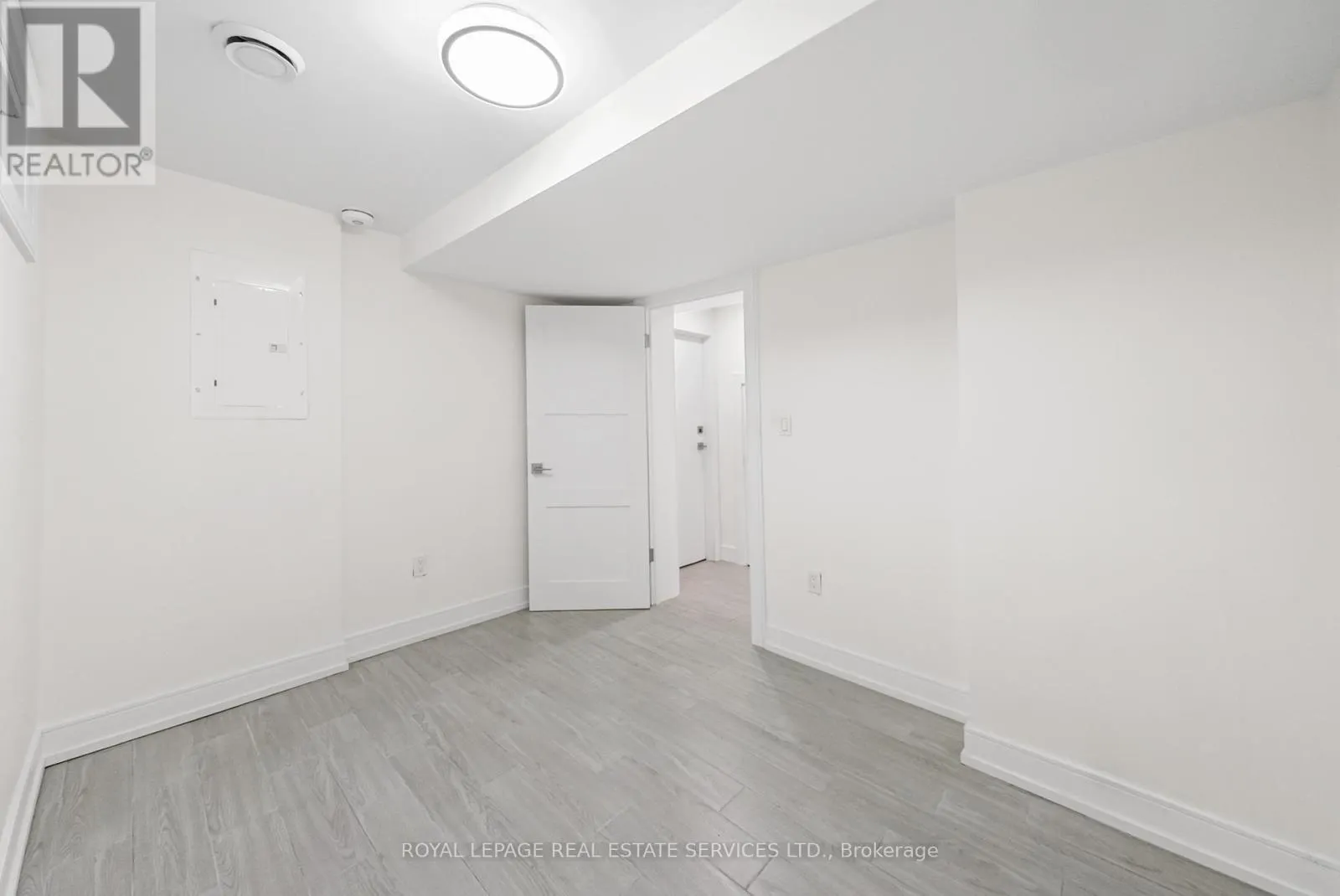 3 - 50 ARCADIAN CIRCLE