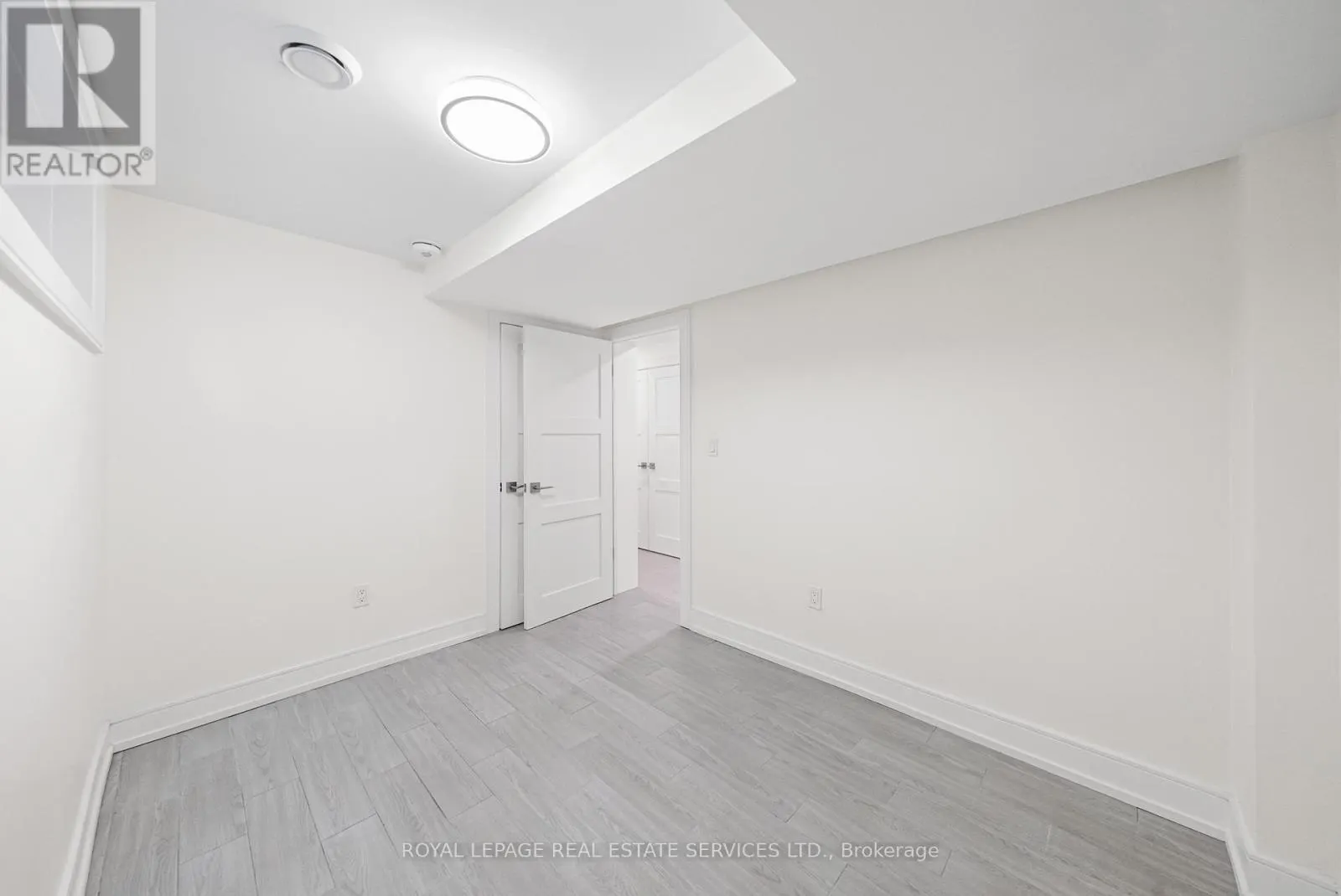3 - 50 ARCADIAN CIRCLE
