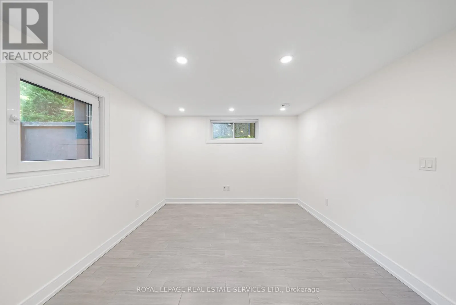 3 - 50 ARCADIAN CIRCLE