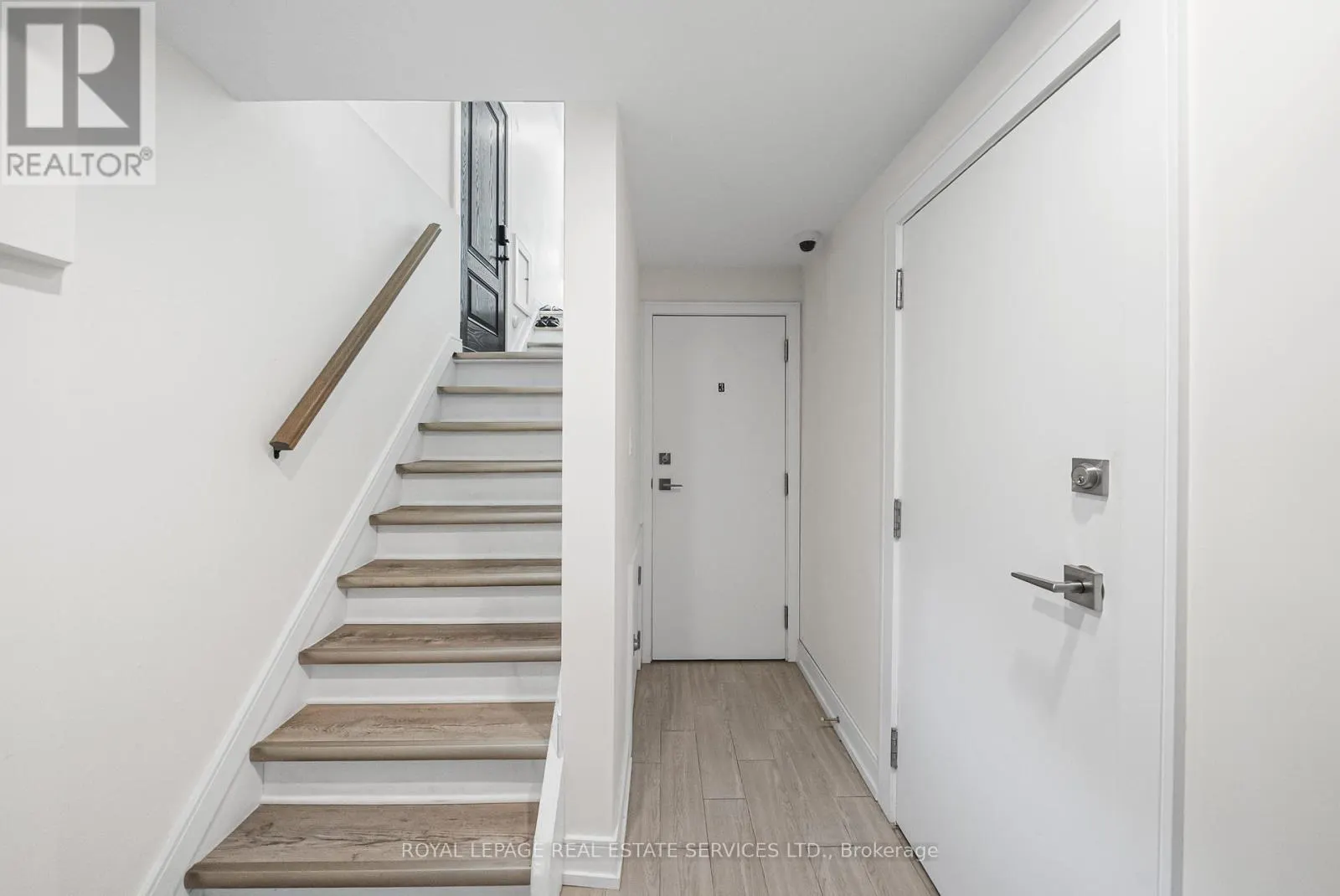 3 - 50 ARCADIAN CIRCLE