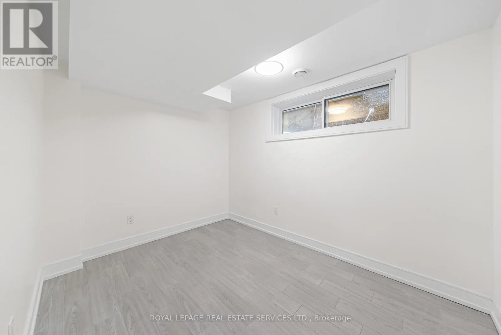 3 - 50 ARCADIAN CIRCLE