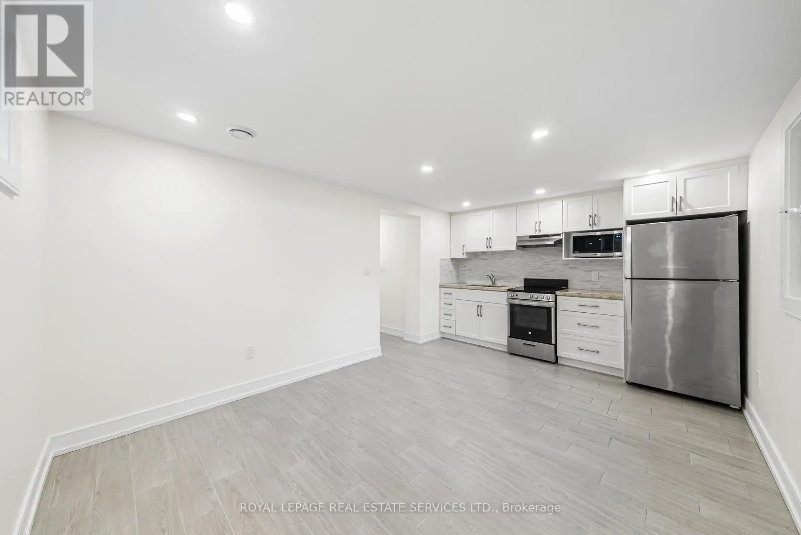 3 - 50 ARCADIAN CIRCLE