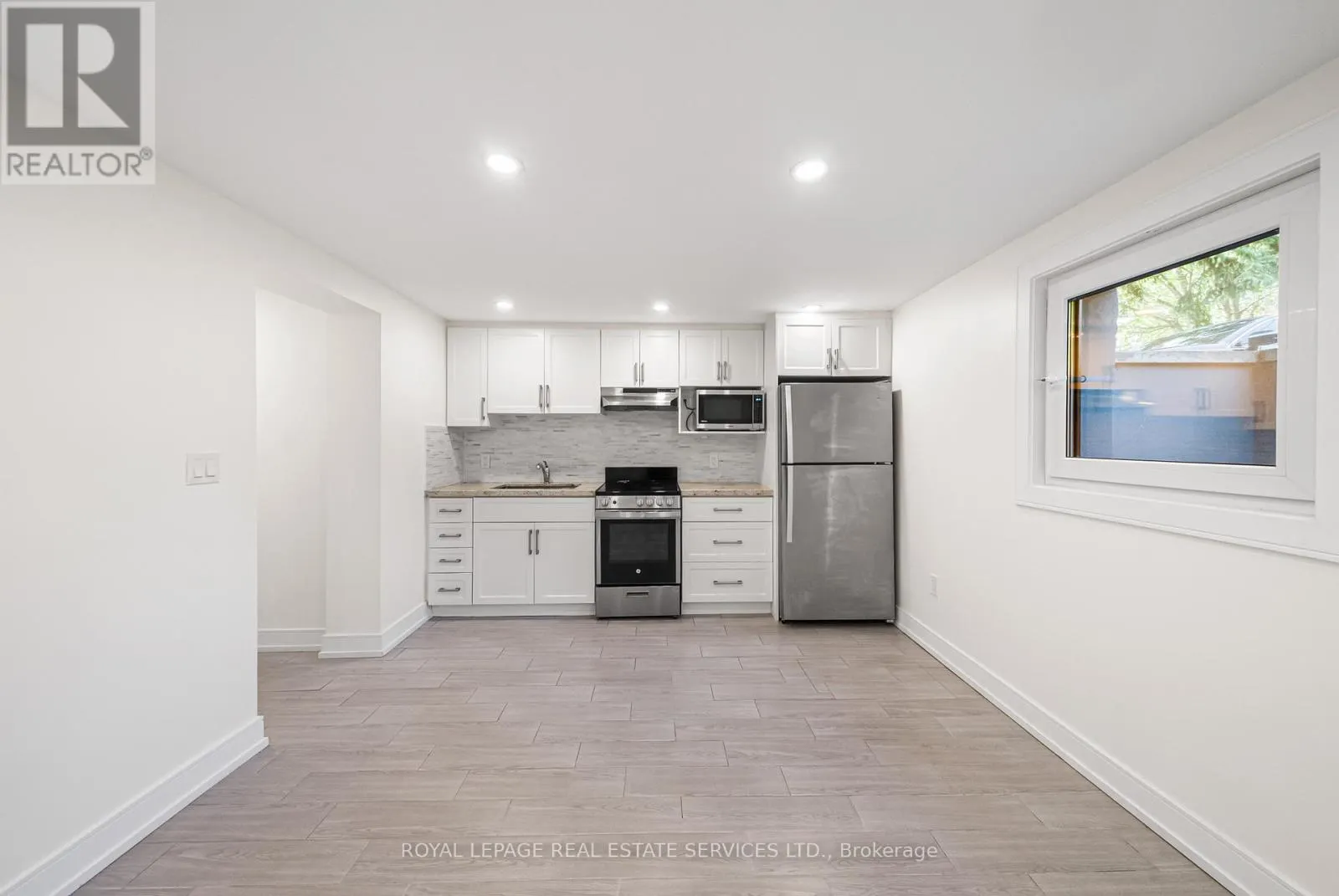 3 - 50 ARCADIAN CIRCLE