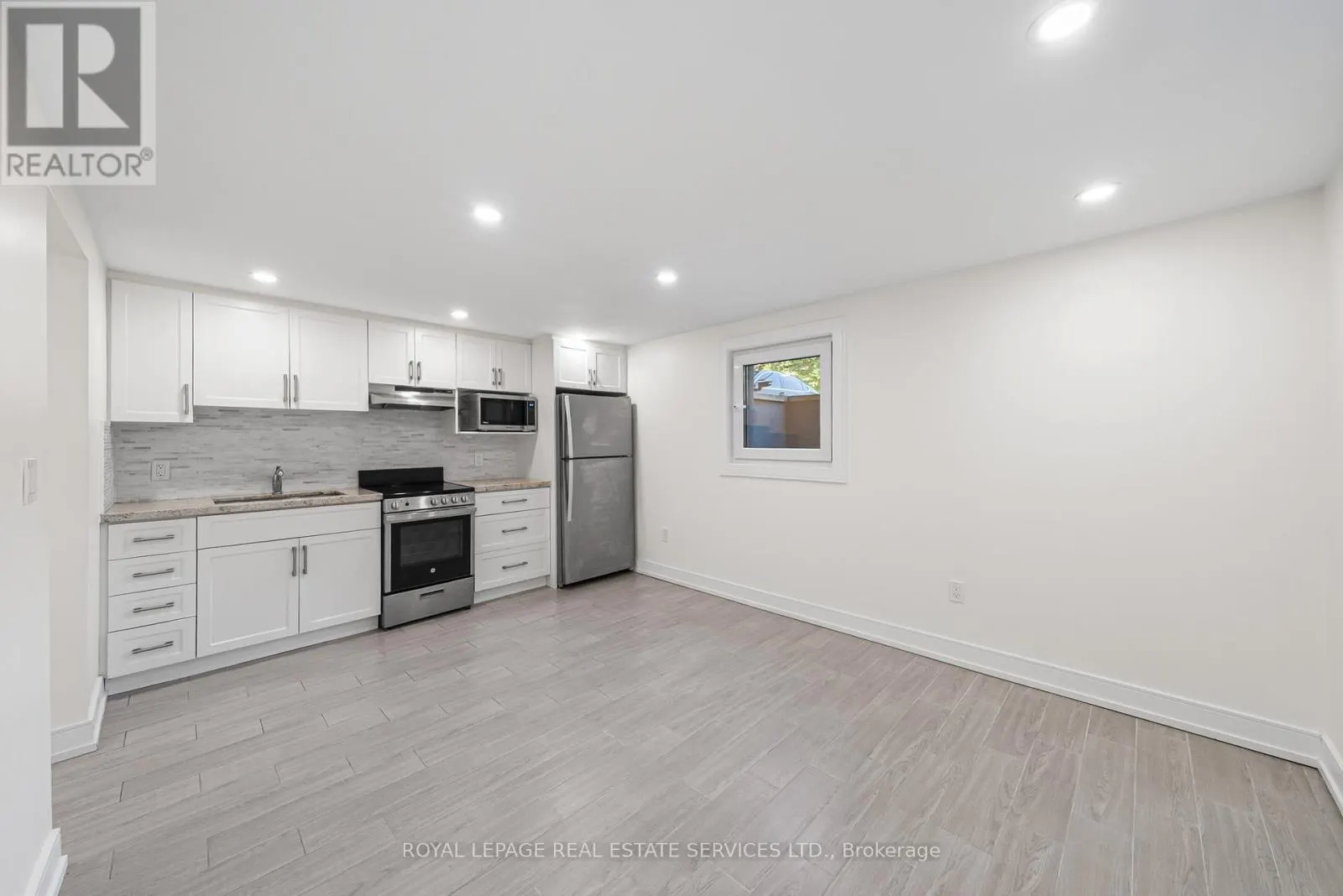 3 - 50 ARCADIAN CIRCLE