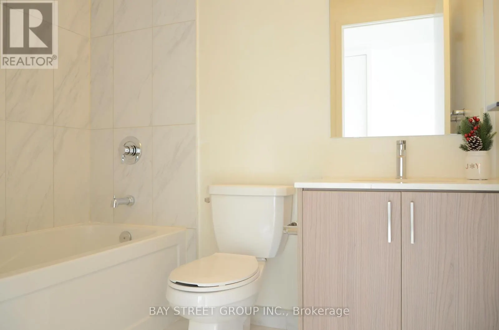 #320 - 50 GEORGE BUTCHART DRIVE