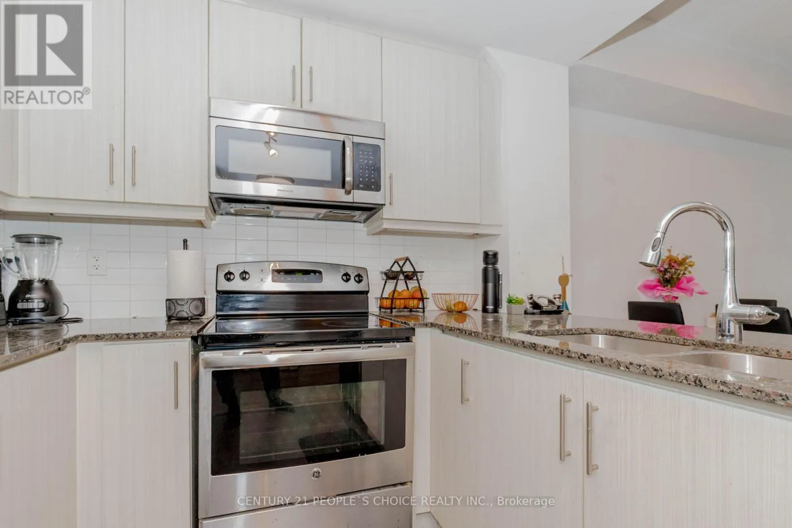 624 - 15 JAMES FINLAY WAY