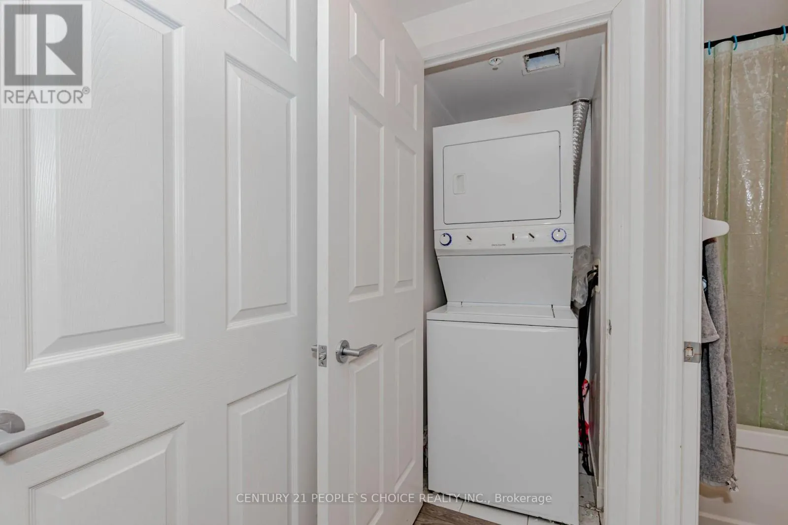 624 - 15 JAMES FINLAY WAY