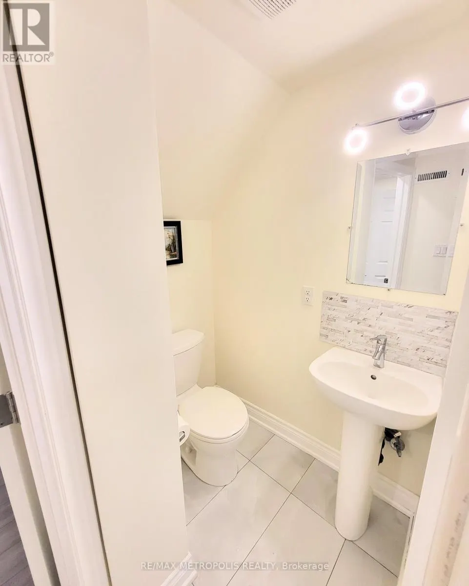 BSMT - 923 PENSON CRESCENT