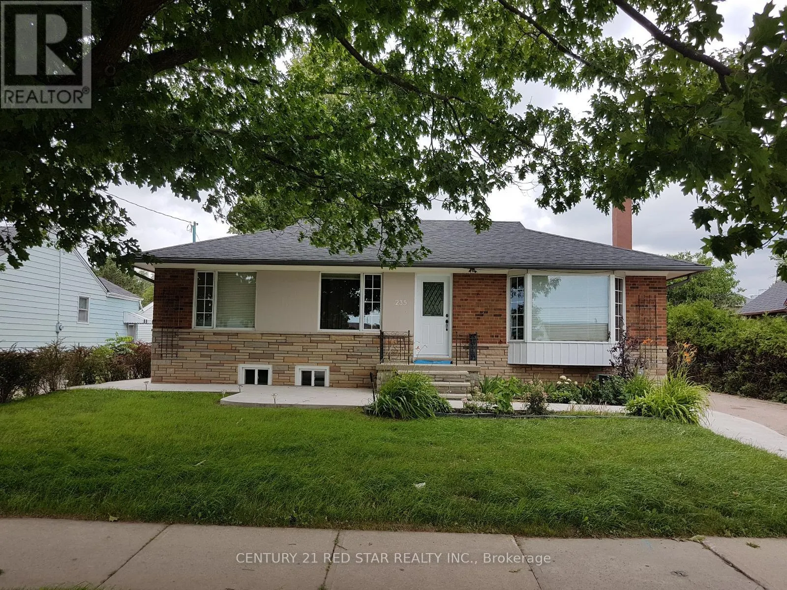 235 MARY STREET