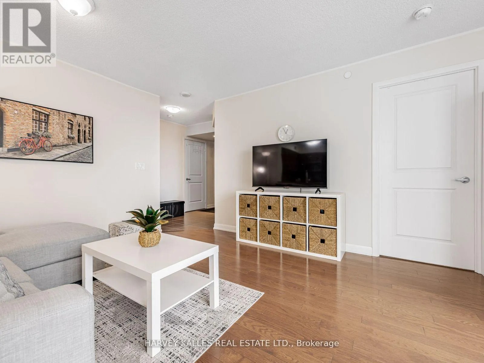 2010 - 205 SHERWAY GARDENS ROAD