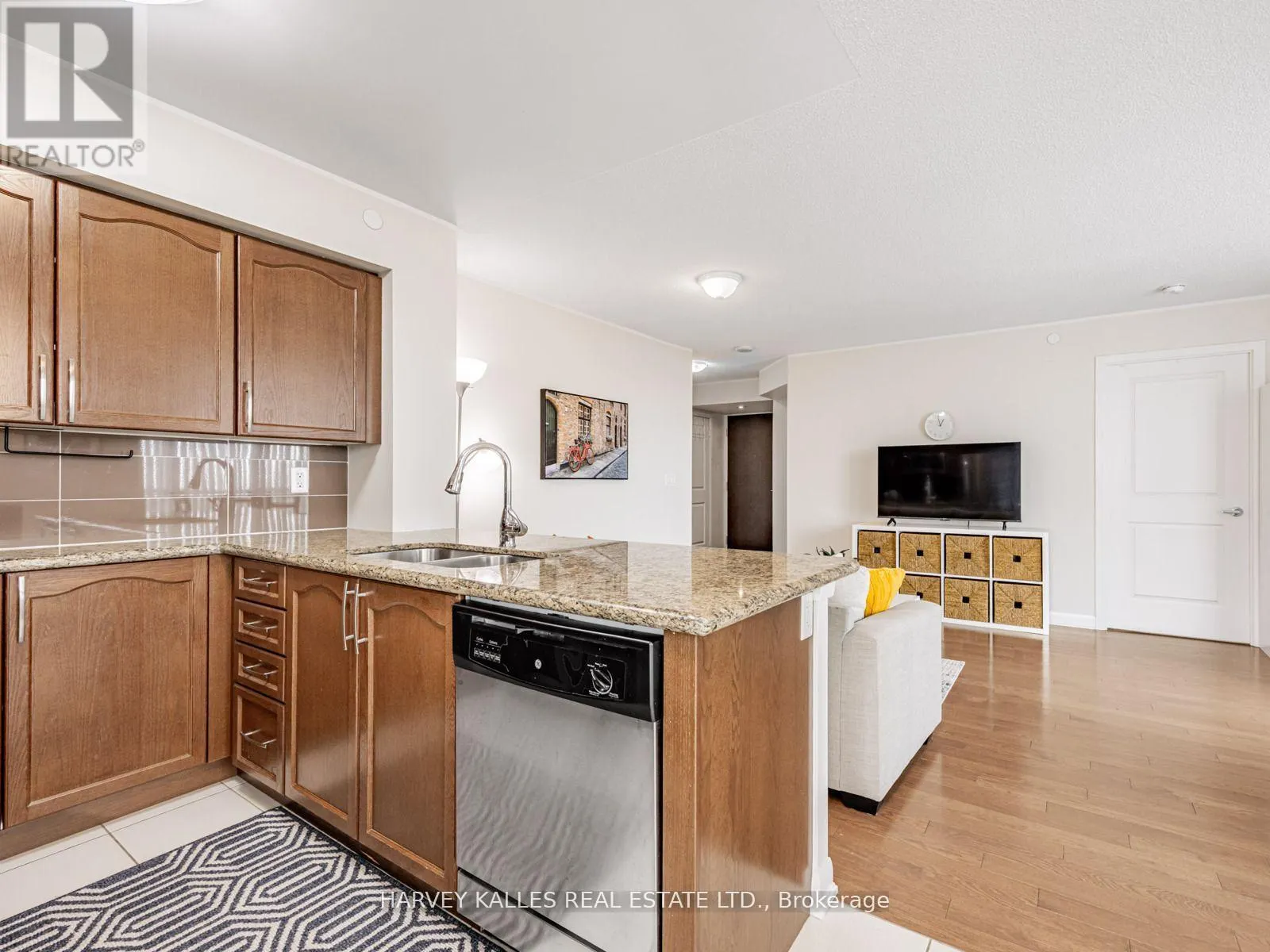 2010 - 205 SHERWAY GARDENS ROAD