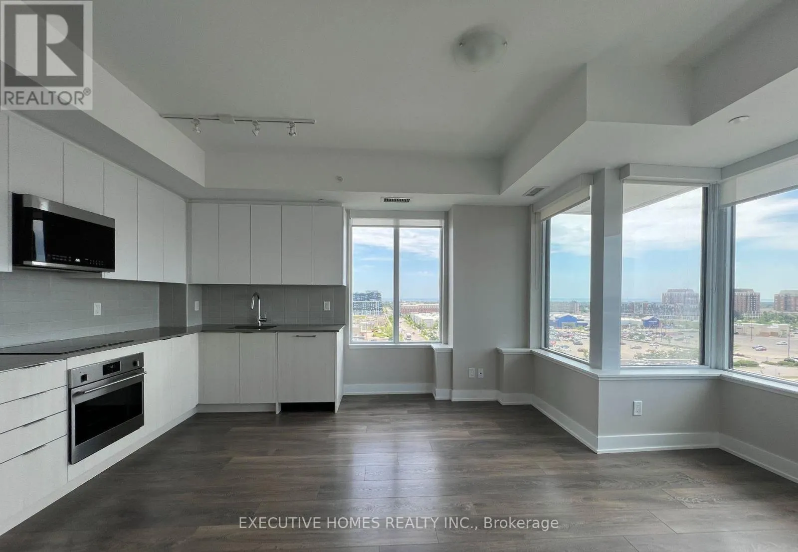 708 - 2481 TAUNTON ROAD