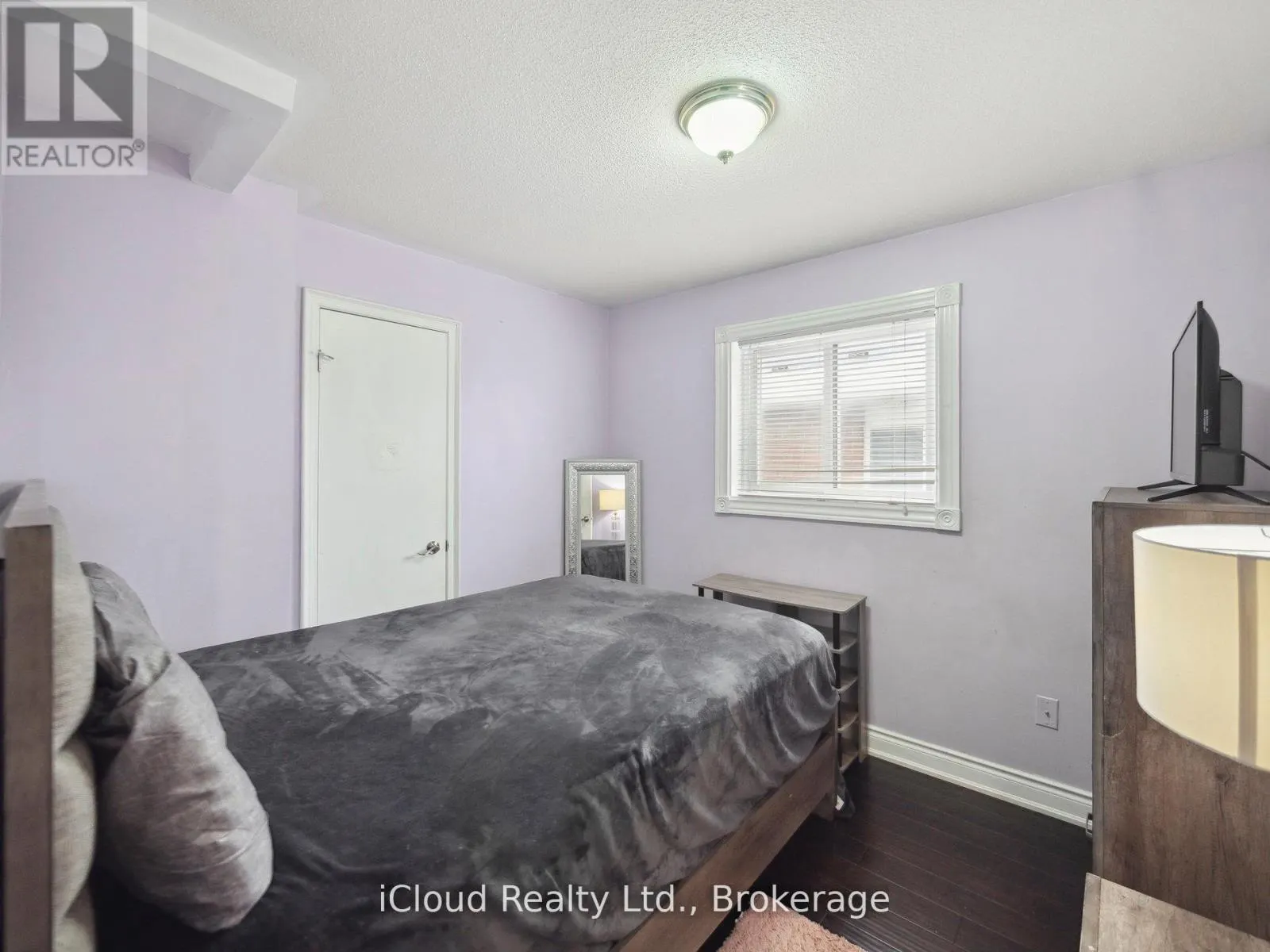 424 JAY CRESCENT