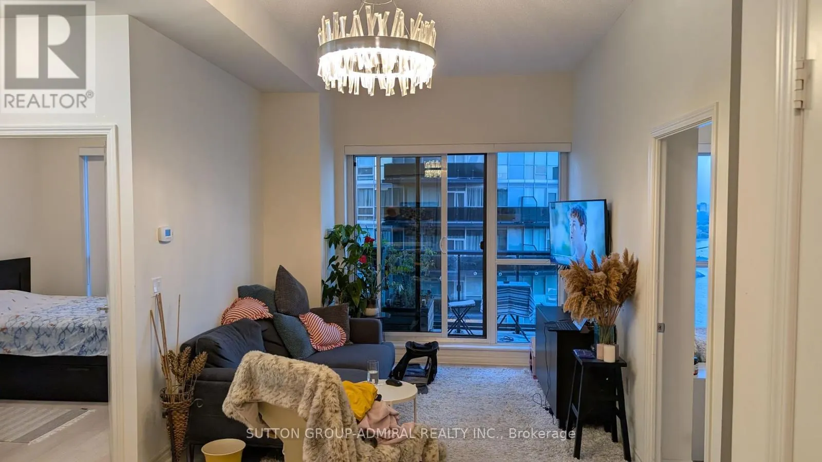 PH12 - 39 ANNIE CRAIG DRIVE