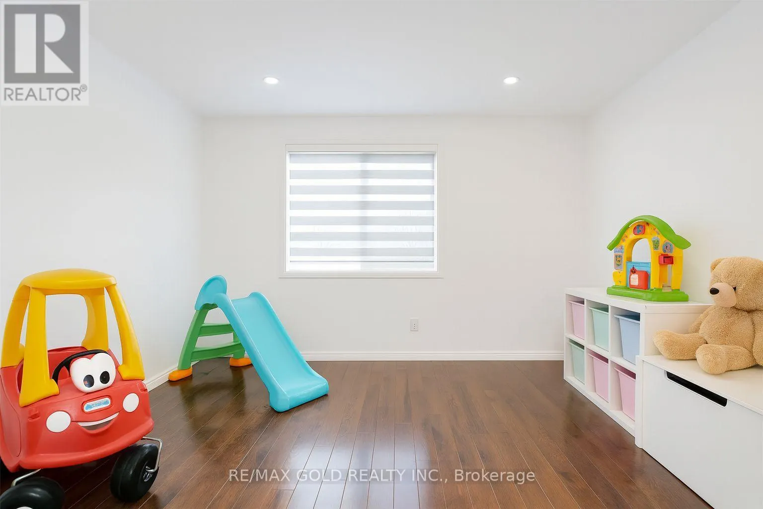 2 HETHERINGTON PLACE