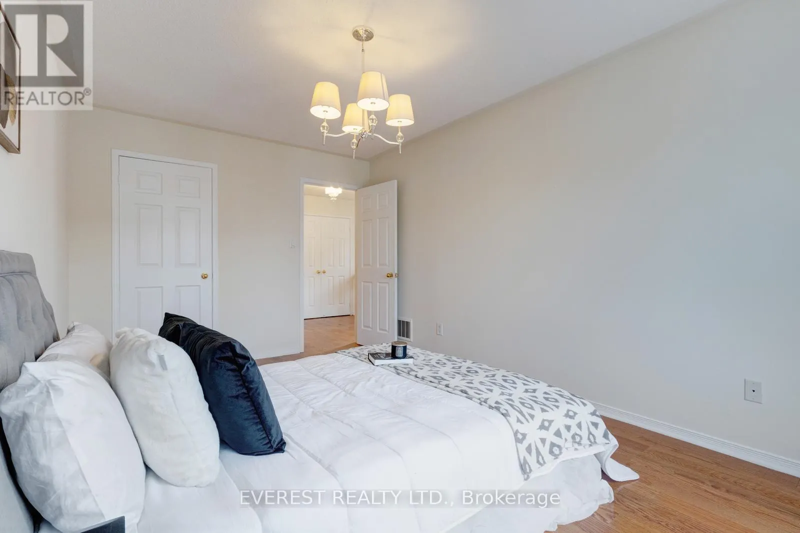 5172 NESTLING GROVE