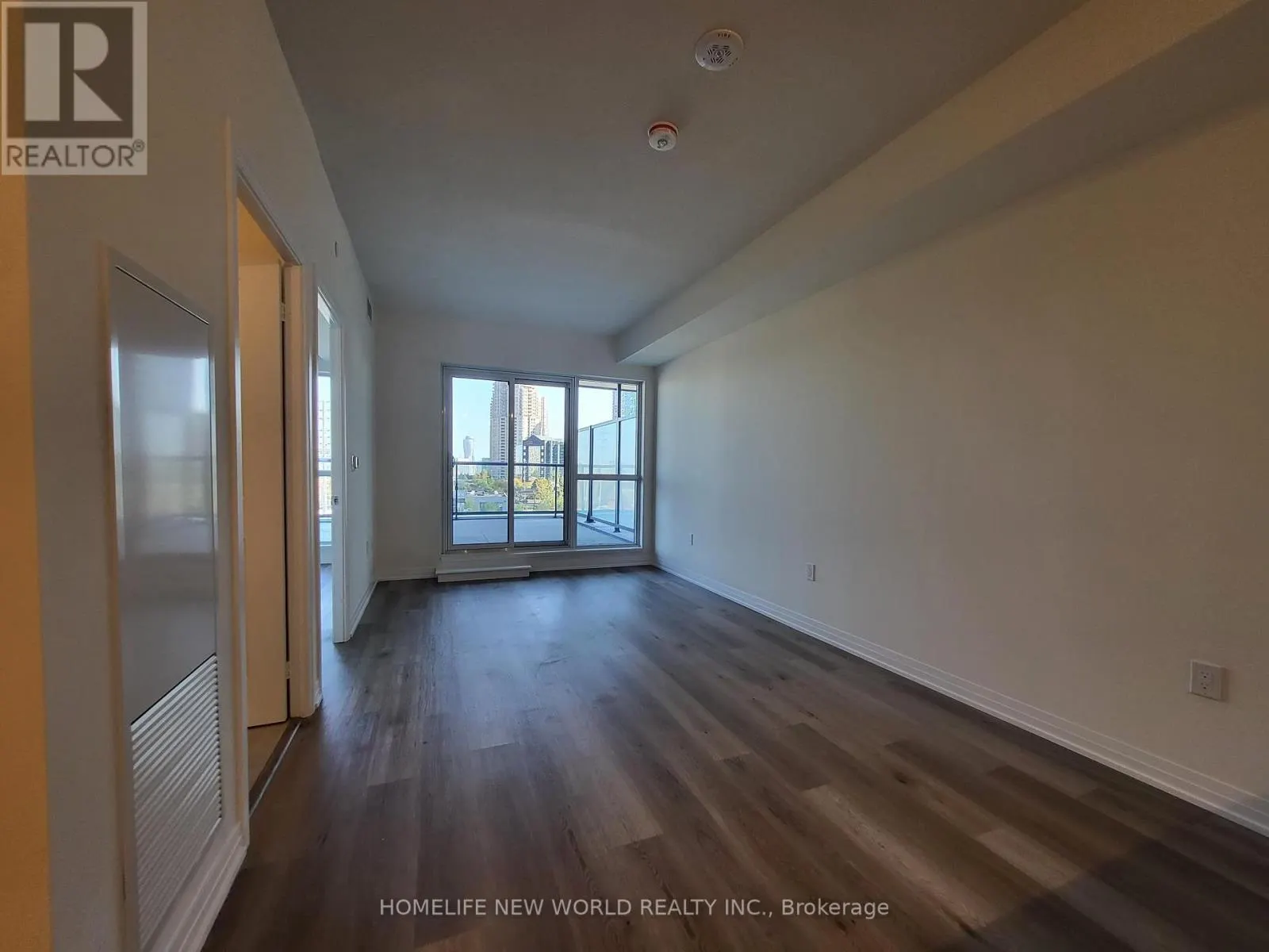 302 - 15 WATERGARDEN DRIVE