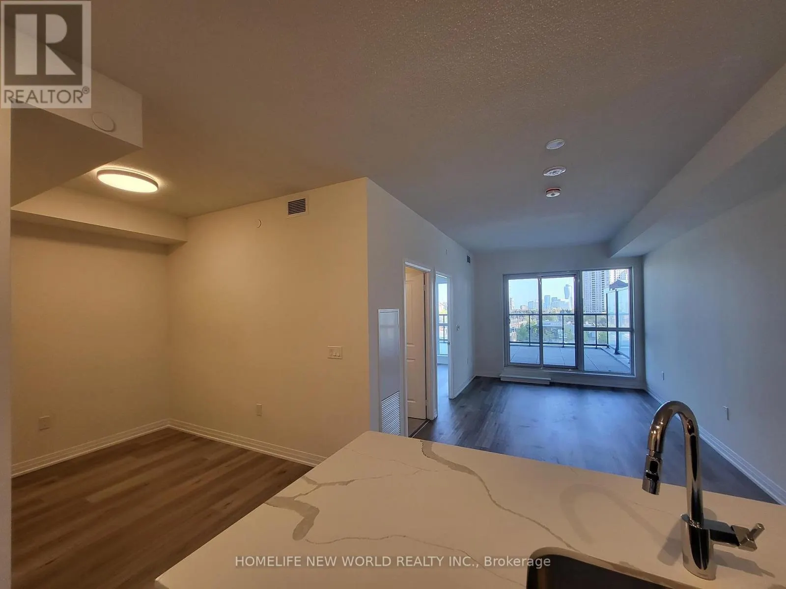 302 - 15 WATERGARDEN DRIVE