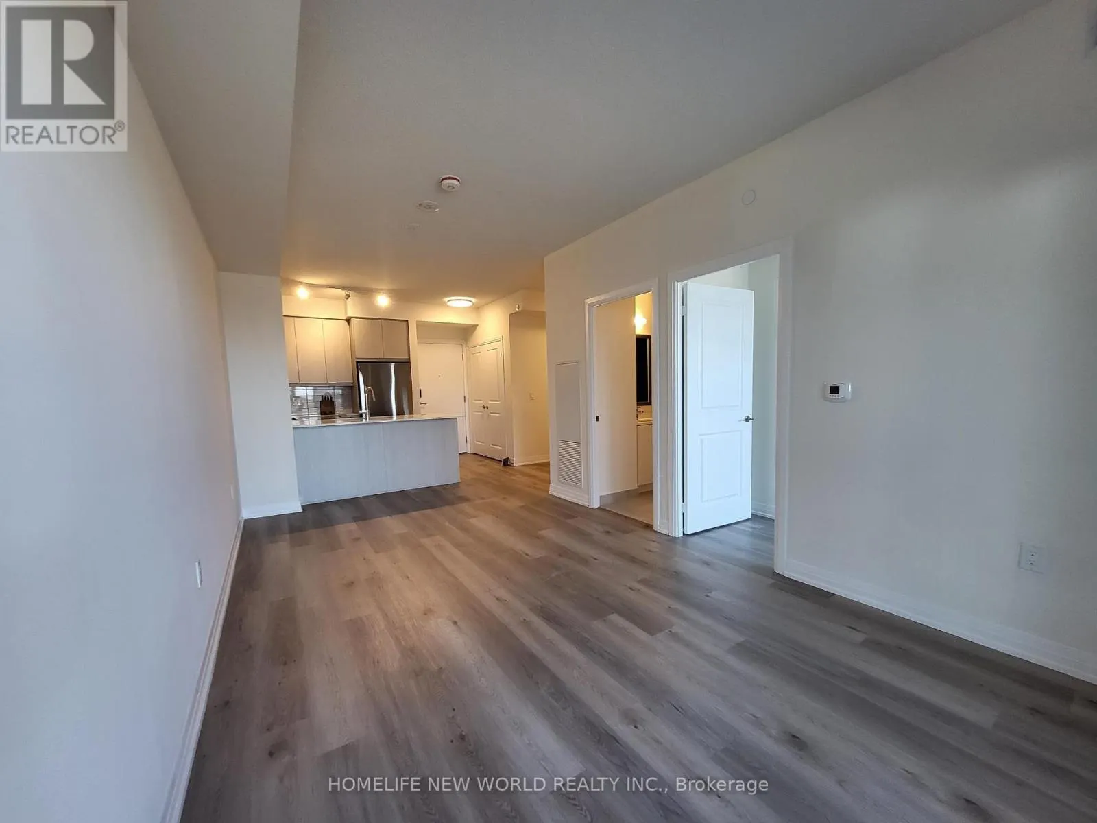 302 - 15 WATERGARDEN DRIVE