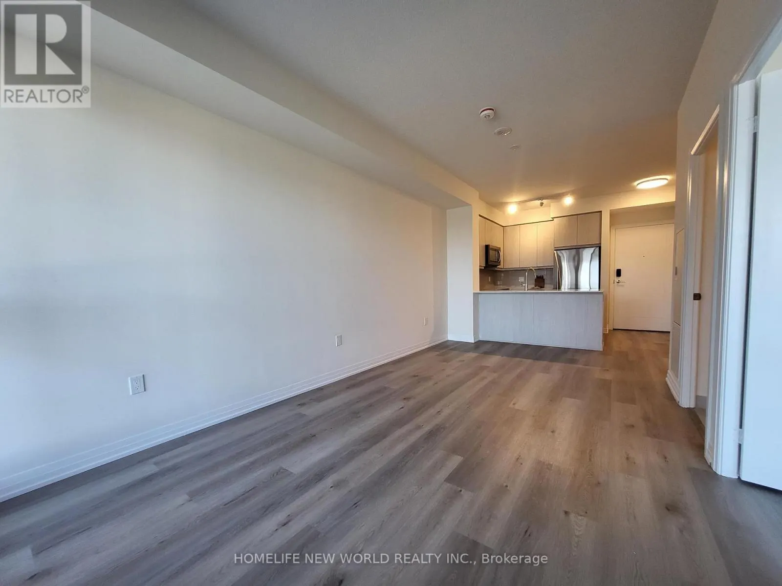 302 - 15 WATERGARDEN DRIVE