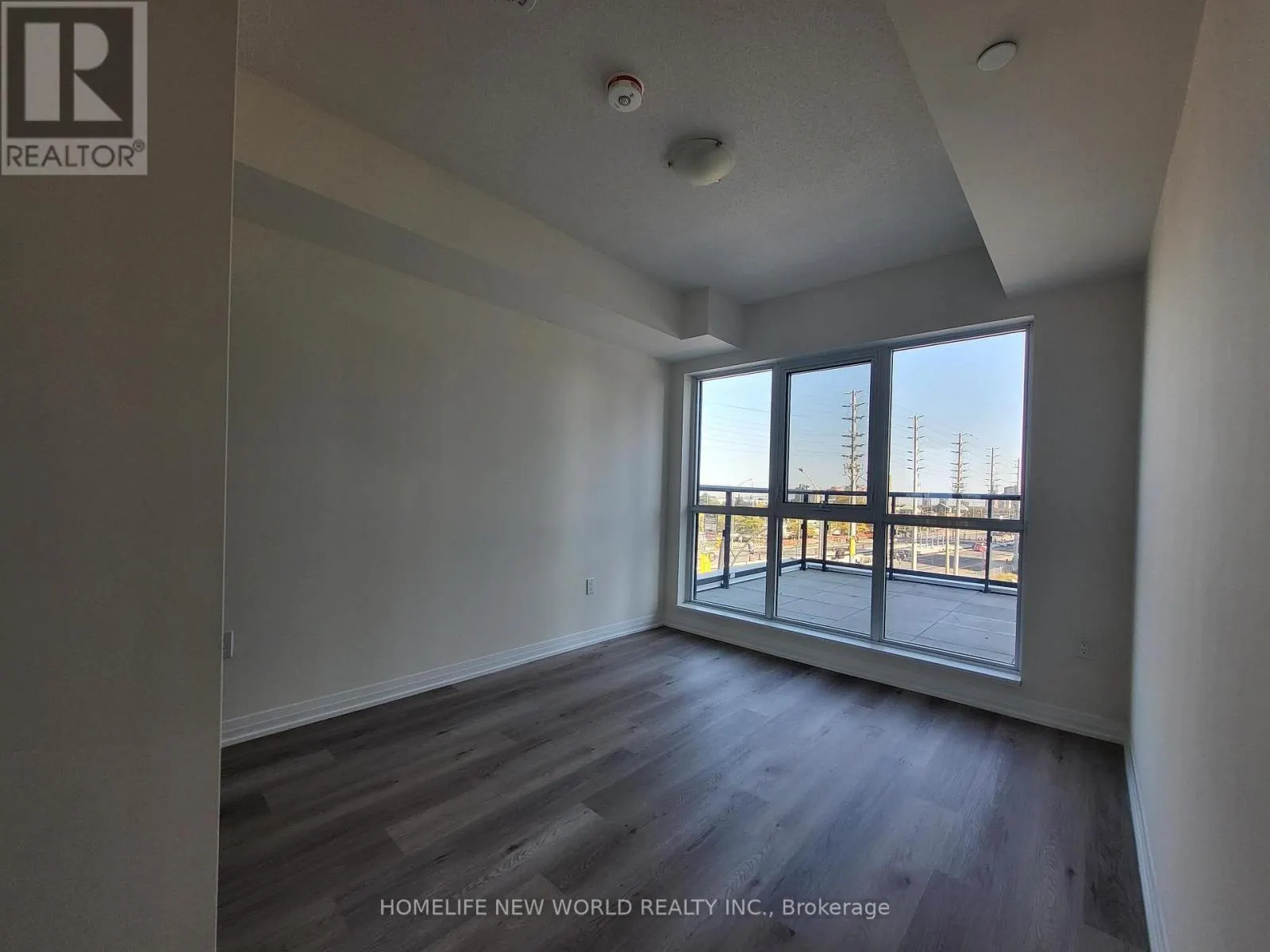 302 - 15 WATERGARDEN DRIVE