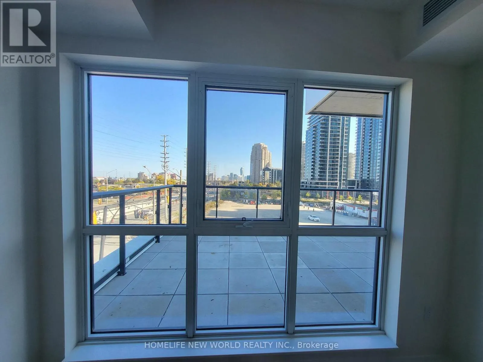 302 - 15 WATERGARDEN DRIVE