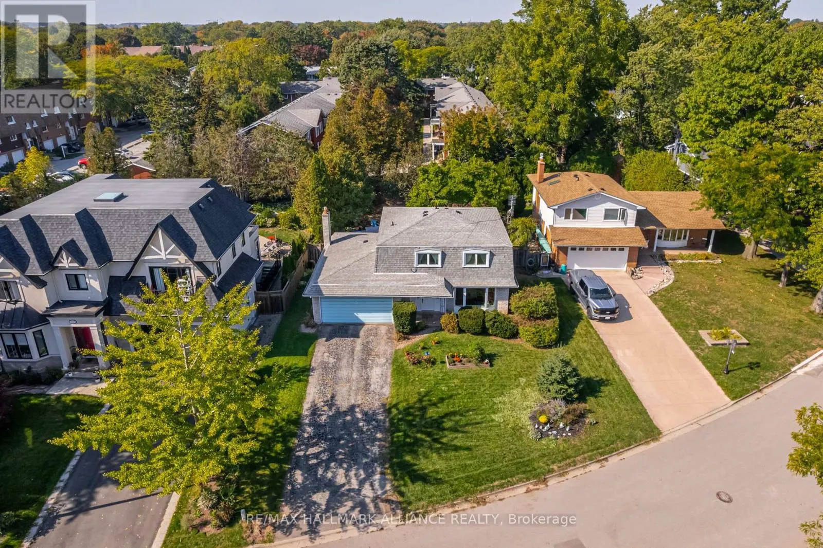 2033 WATER'S EDGE DRIVE