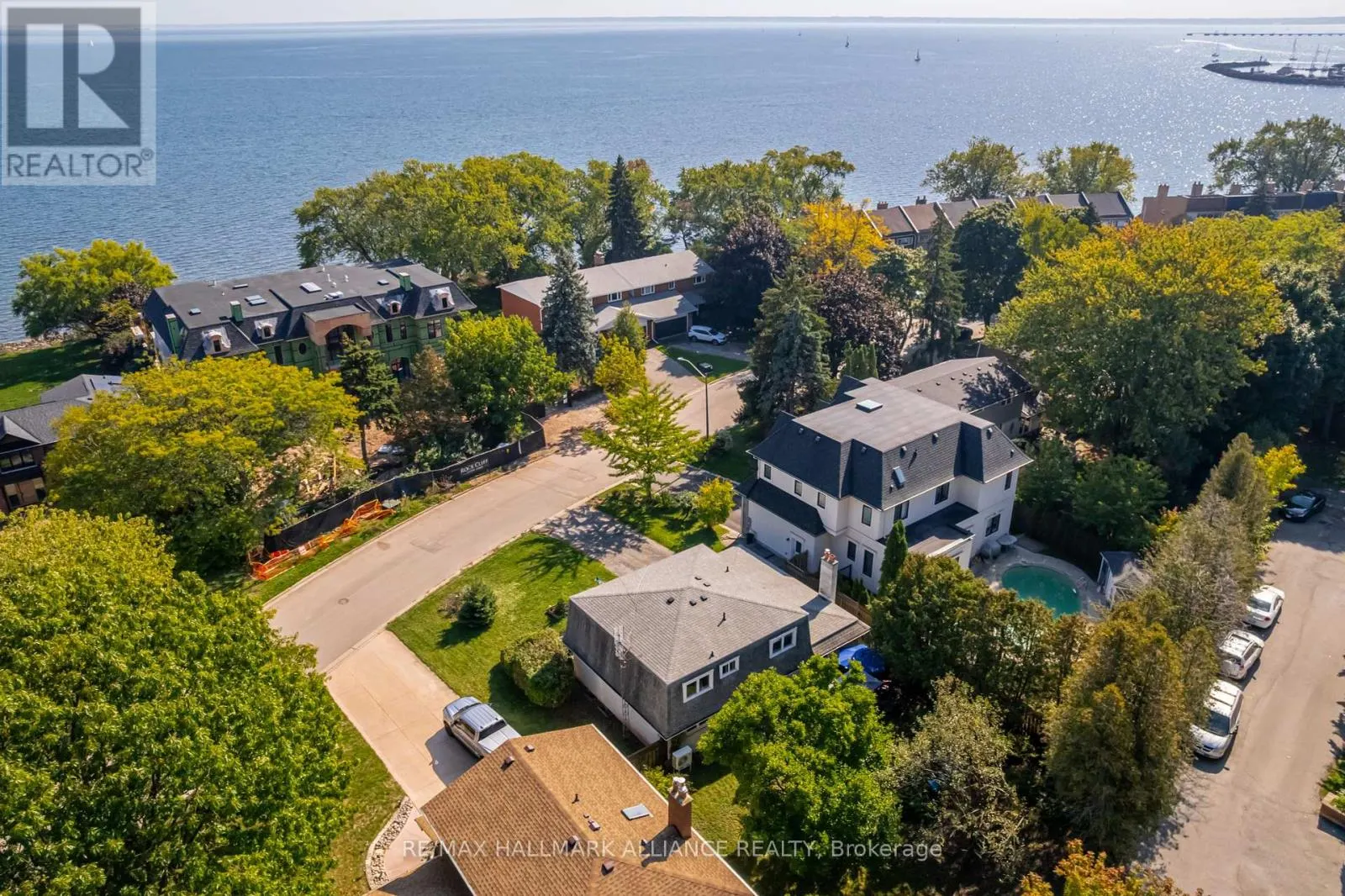 2033 WATER'S EDGE DRIVE