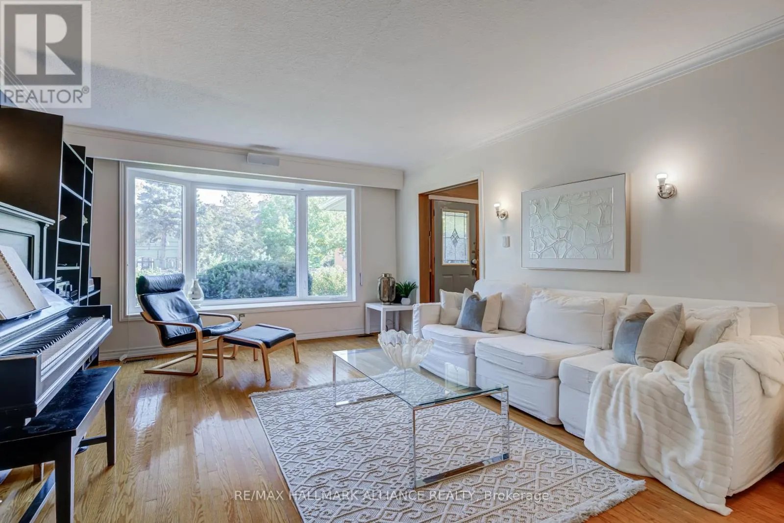 2033 WATER'S EDGE DRIVE