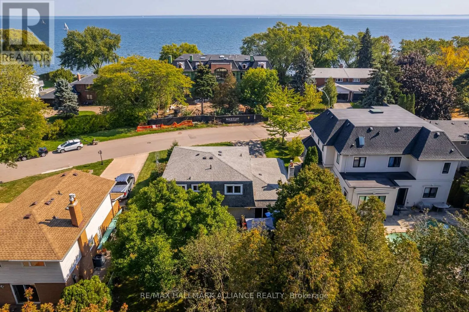 2033 WATER'S EDGE DRIVE