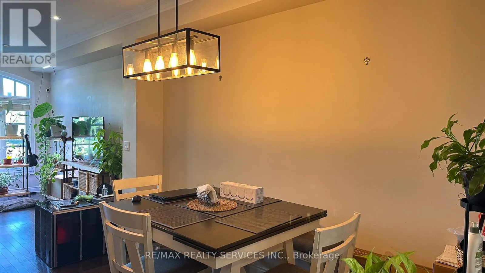 28 - 2184 TRAFALGAR ROAD