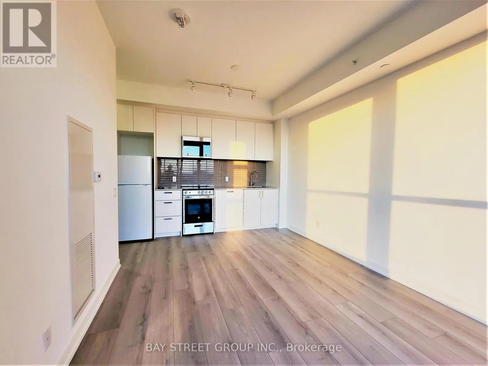 807 - 1787 ST CLAIR AVENUE W
