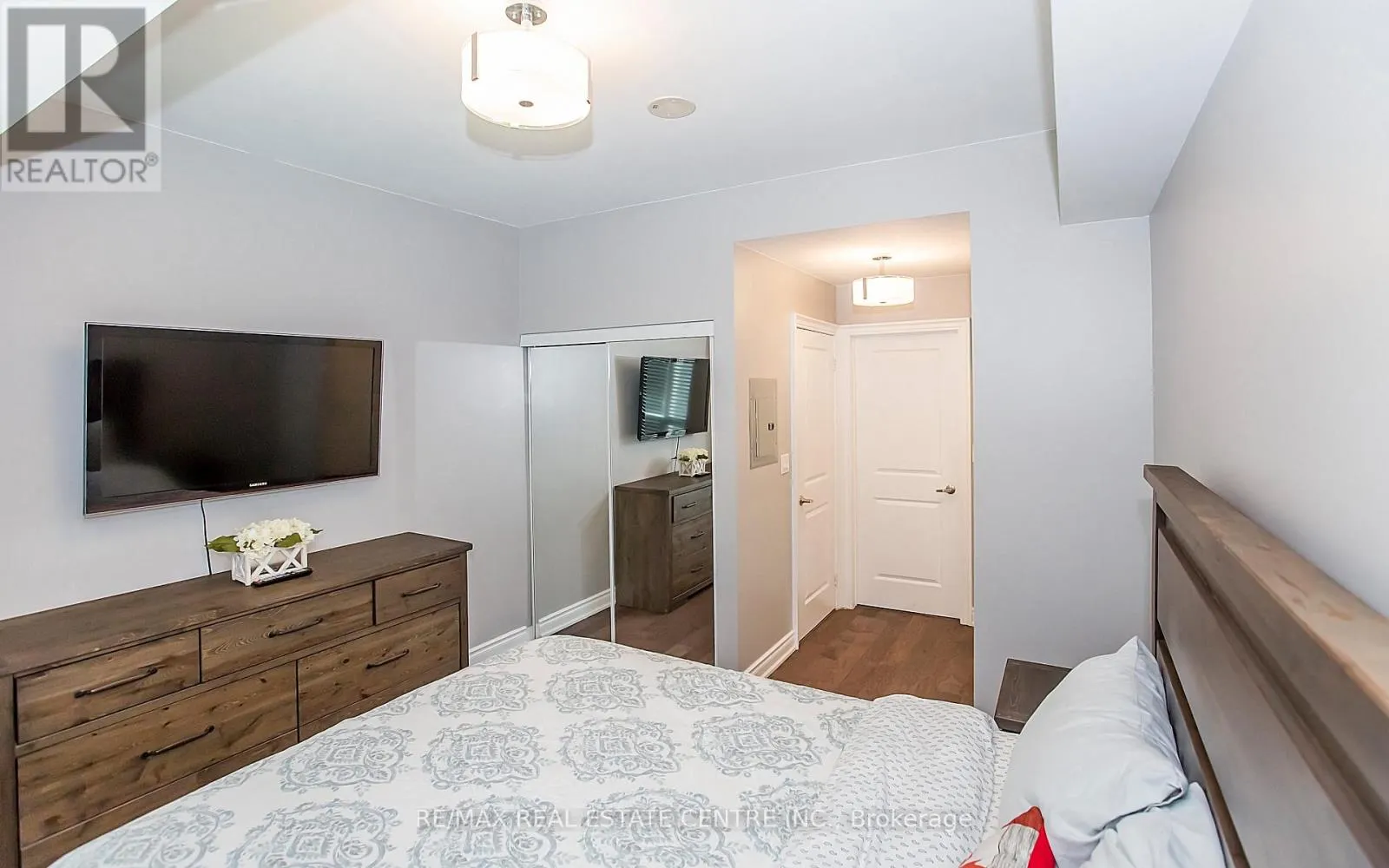 1209 - 80 ABSOLUTE AVENUE