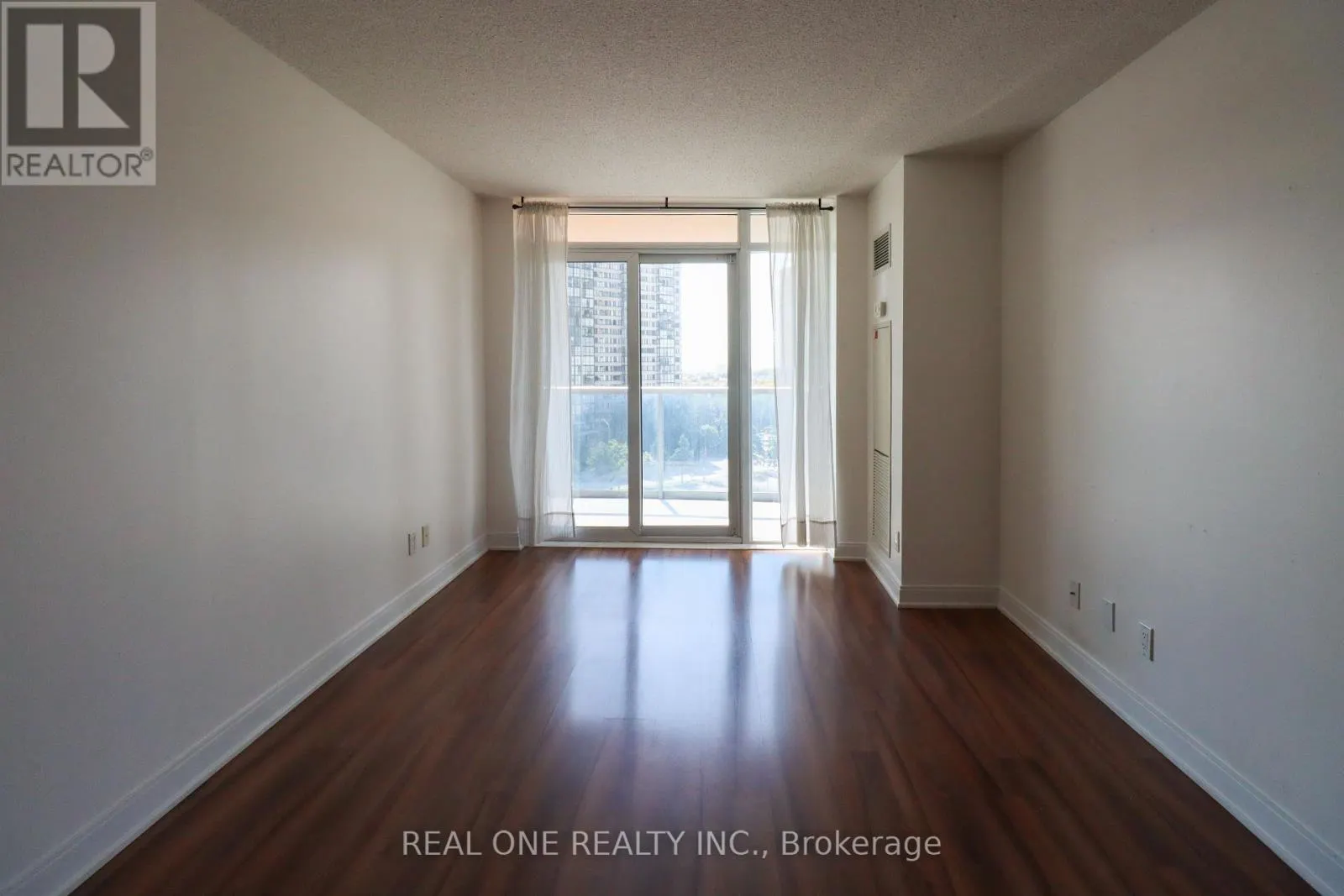 801 - 330 BURNHAMTHORPE ROAD W