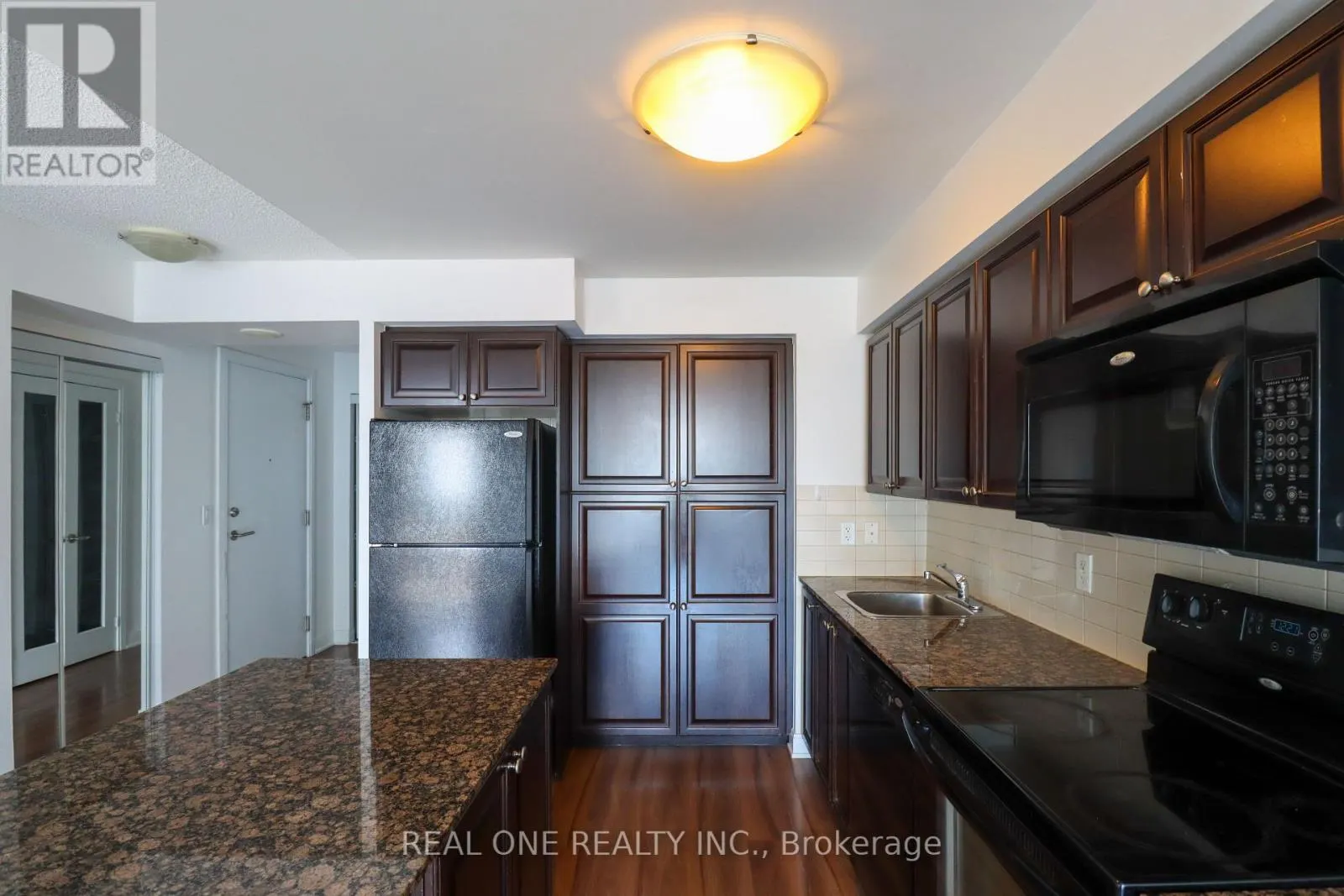 801 - 330 BURNHAMTHORPE ROAD W