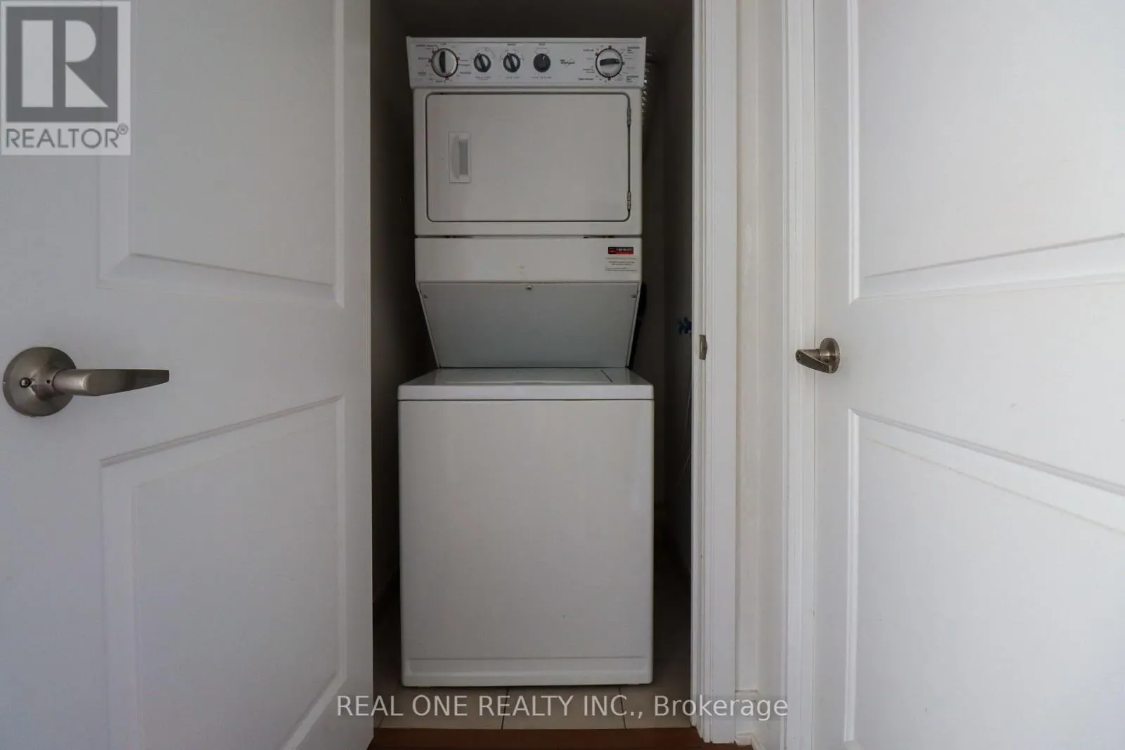 801 - 330 BURNHAMTHORPE ROAD W