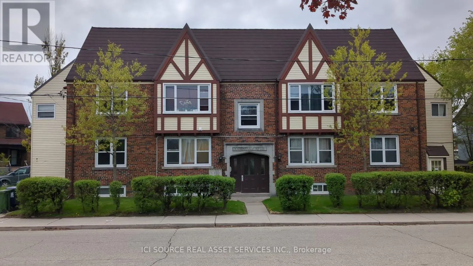 3 - 44 BARTONVILLE AVENUE W