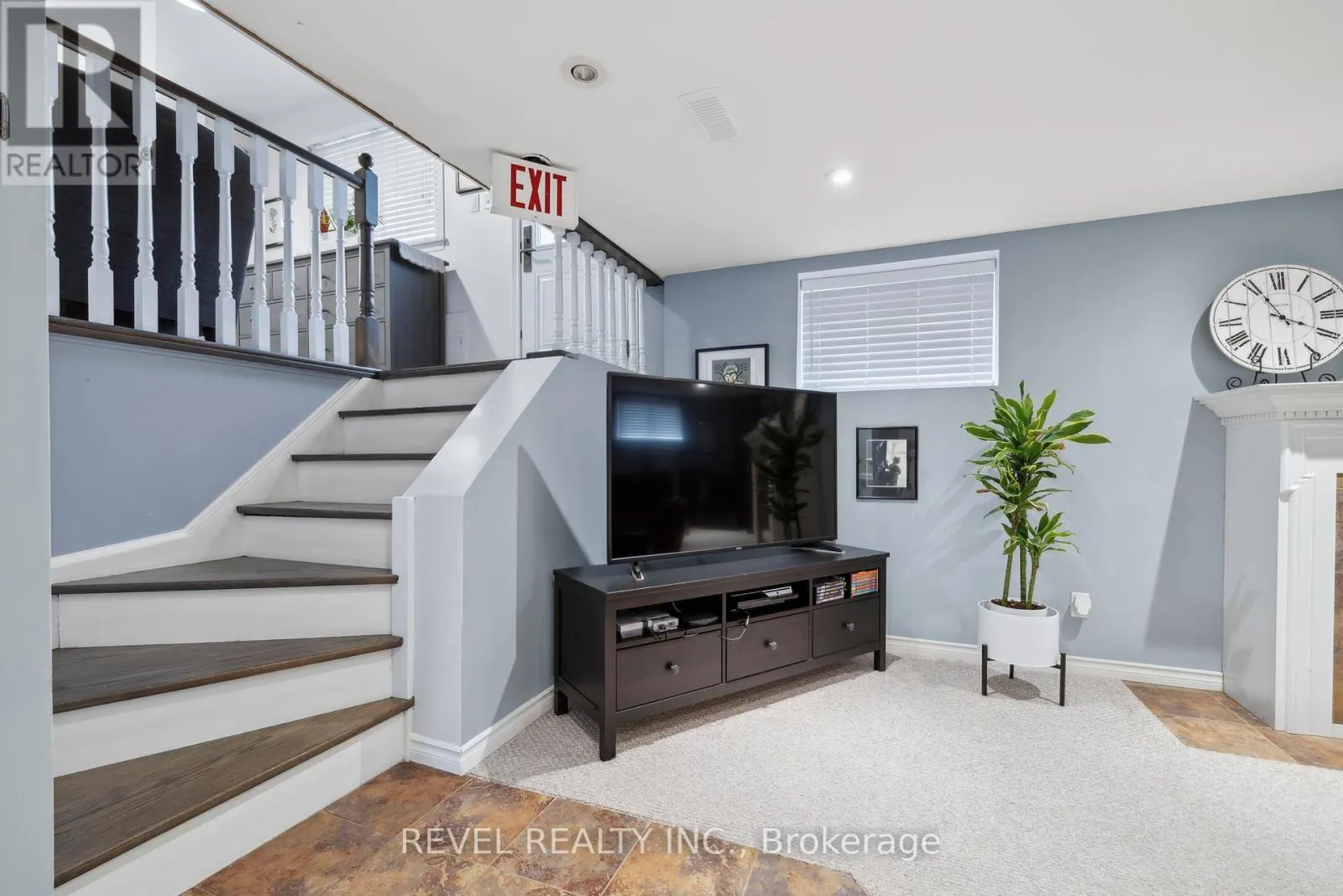 93 WILLOWRIDGE ROAD