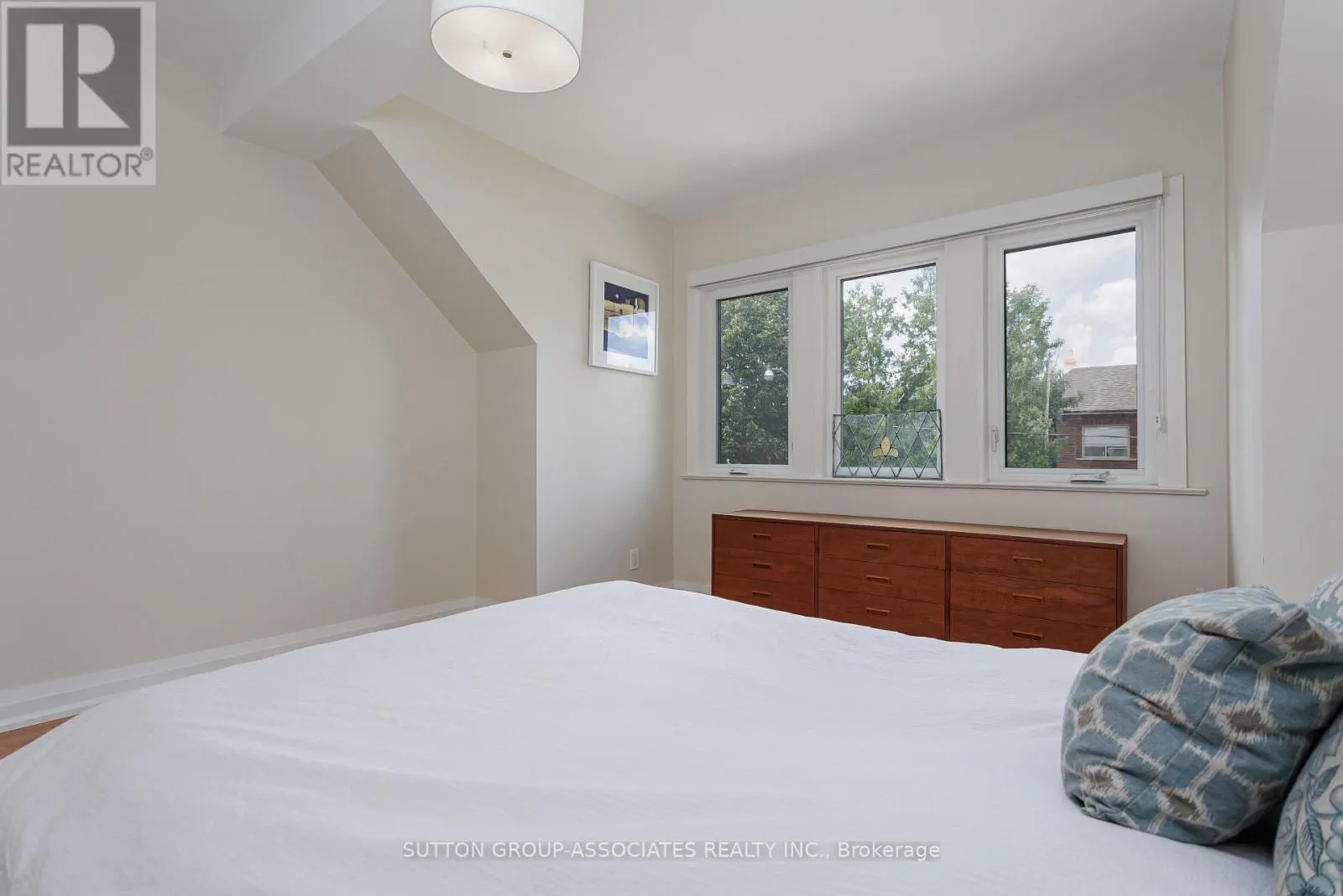 87 PETERBOROUGH AVENUE