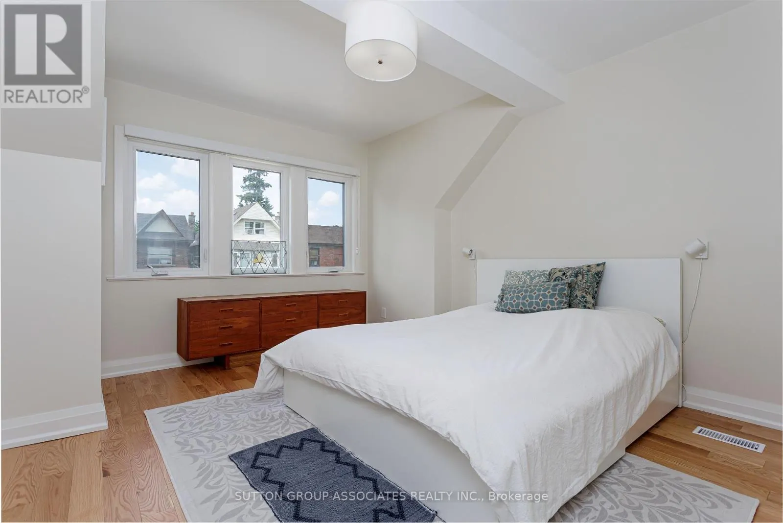87 PETERBOROUGH AVENUE