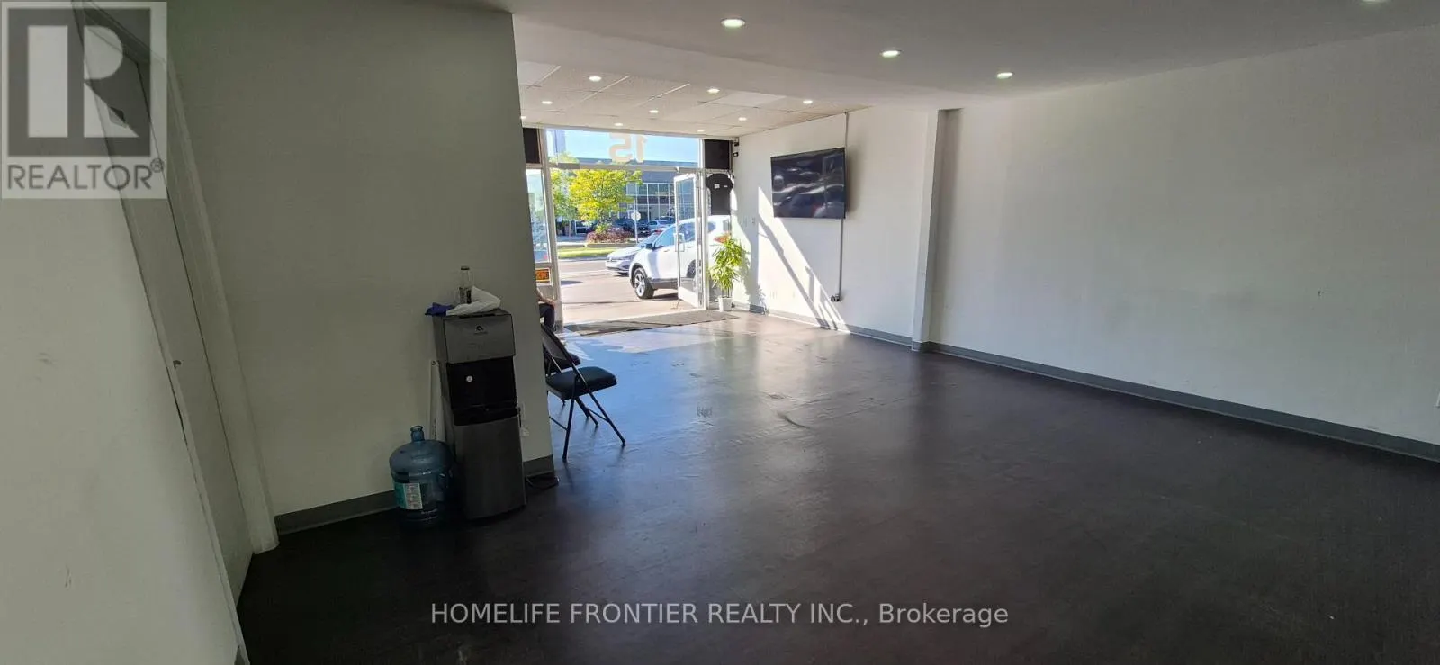 UNIT 15 - 1101 FINCH AVENUE W