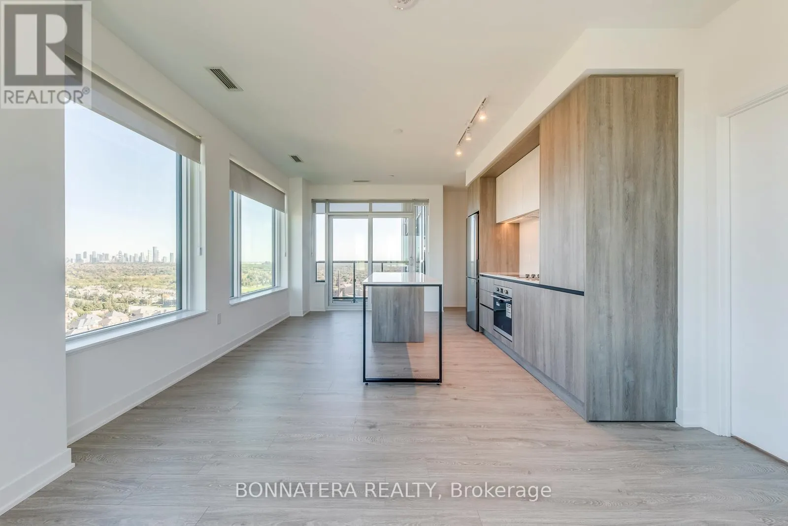 1810 - 2395 EGLINTON AVENUE W