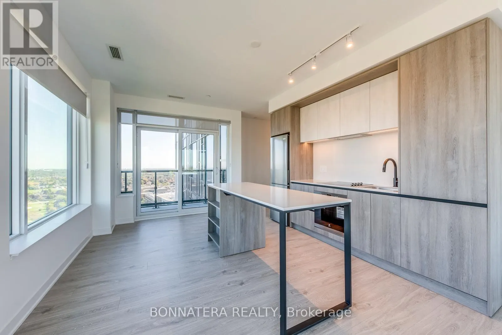 1810 - 2395 EGLINTON AVENUE W