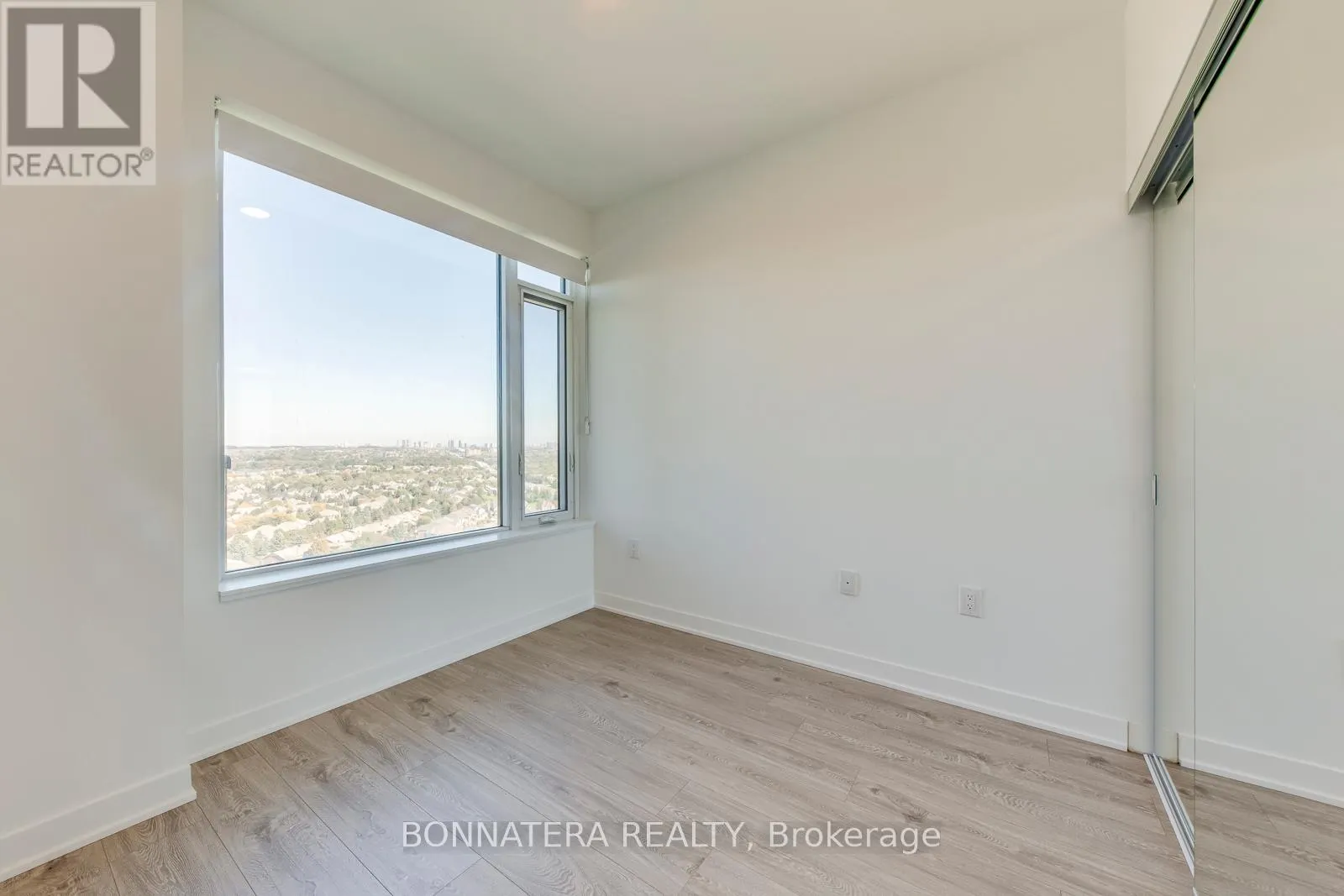 1810 - 2395 EGLINTON AVENUE W