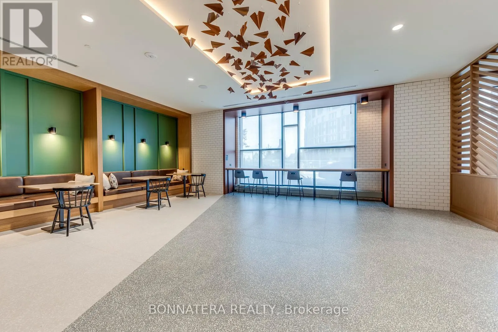 1810 - 2395 EGLINTON AVENUE W
